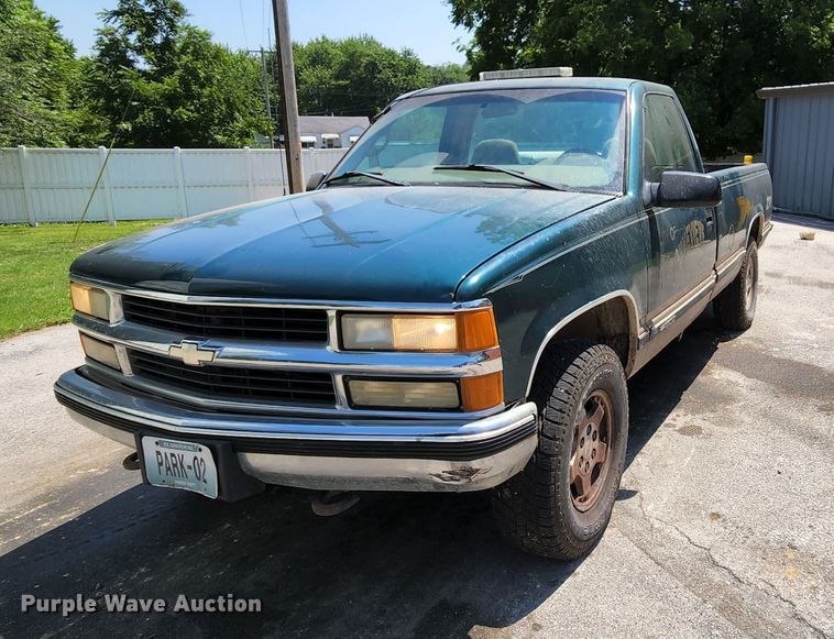 image for item MK9057 1998 Chevrolet Silverado 1500  pickup truck