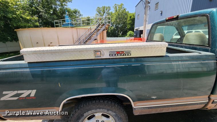 image for item MK9057 1998 Chevrolet Silverado 1500  pickup truck