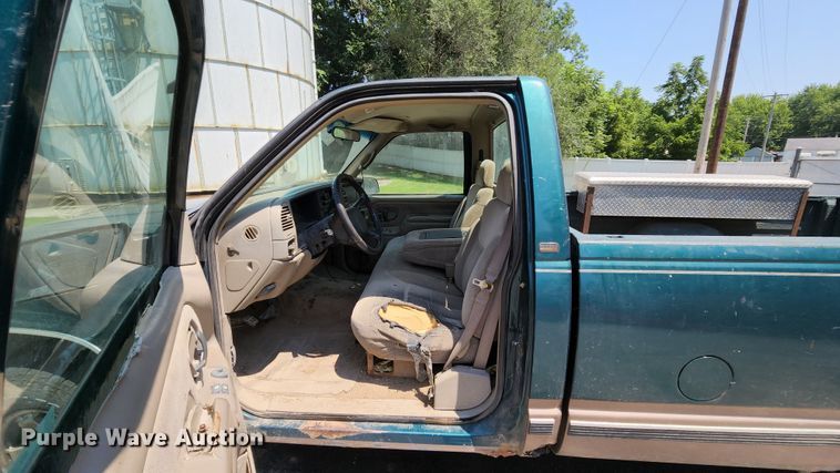 image for item MK9057 1998 Chevrolet Silverado 1500  pickup truck