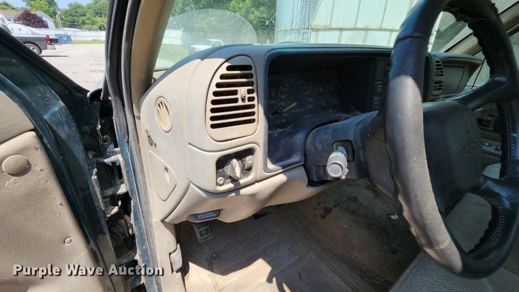 image for item MK9057 1998 Chevrolet Silverado 1500  pickup truck