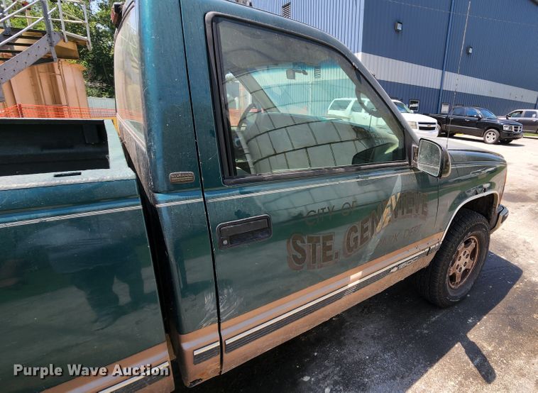 image for item MK9057 1998 Chevrolet Silverado 1500  pickup truck