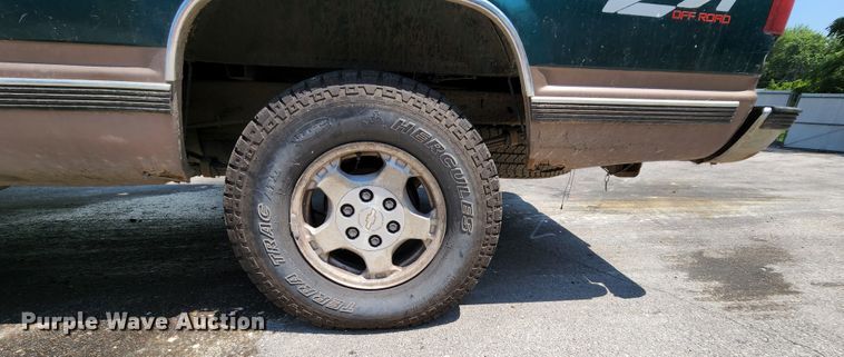 image for item MK9057 1998 Chevrolet Silverado 1500  pickup truck