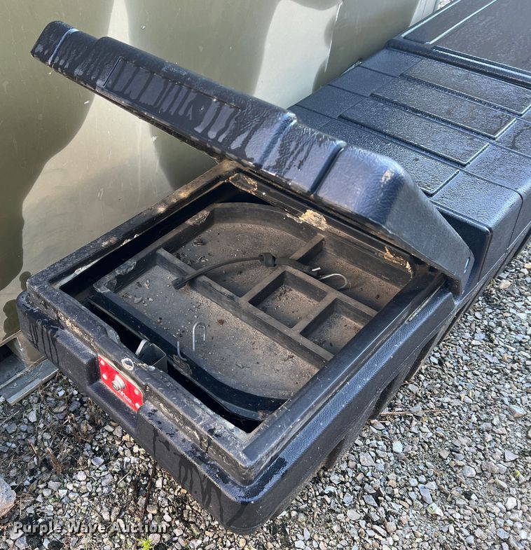 image for item MR9832 Office supplies and equipment