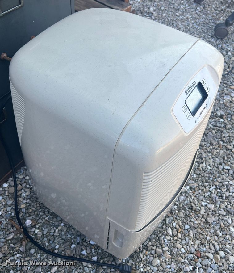 image for item MR9832 Office supplies and equipment