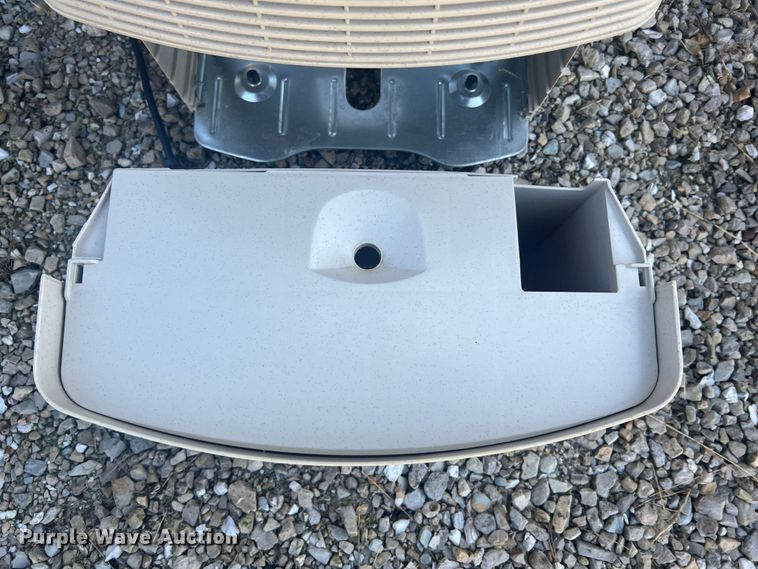 image for item MR9832 Office supplies and equipment