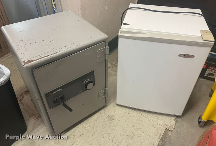 image for item MR9832 Office supplies and equipment