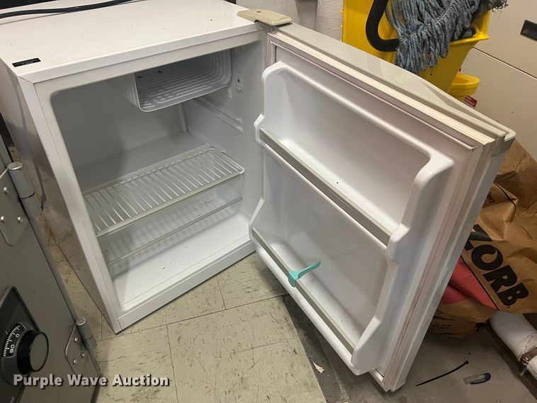 image for item MR9832 Office supplies and equipment