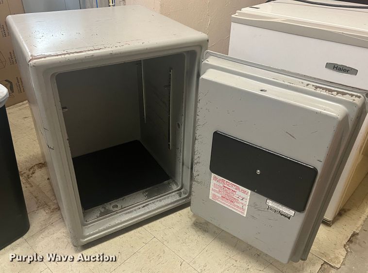 image for item MR9832 Office supplies and equipment