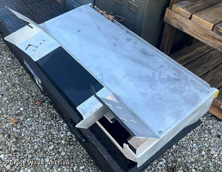 image for item MR9832 Office supplies and equipment