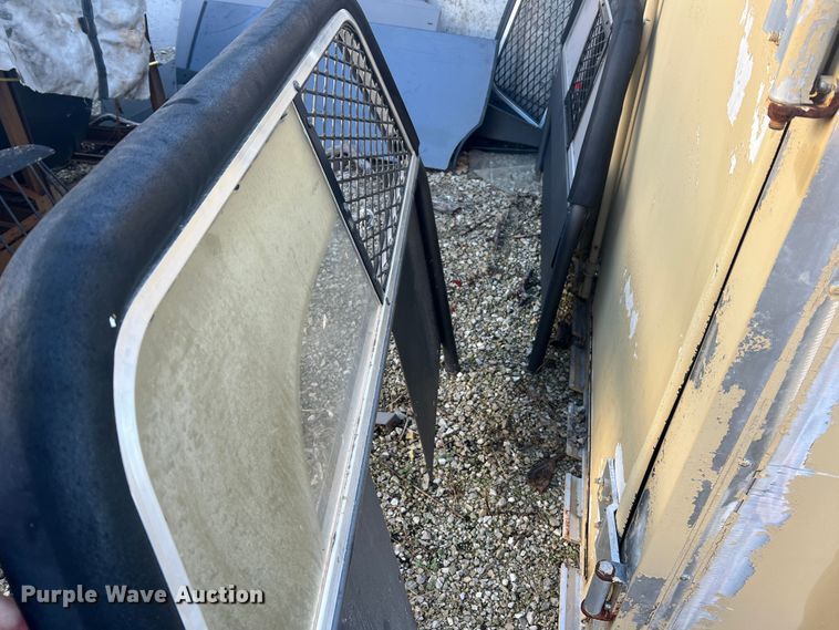 image for item MR9832 Office supplies and equipment