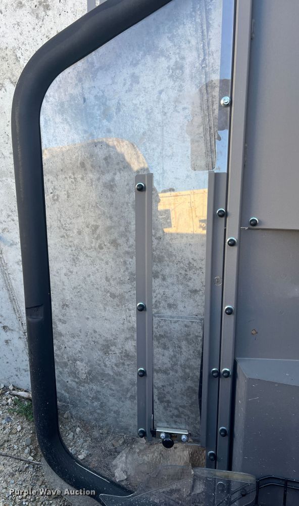 image for item MR9832 Office supplies and equipment