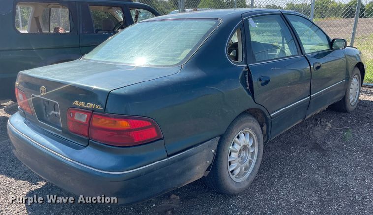 image for item MU9025 1999 Toyota Avalon
