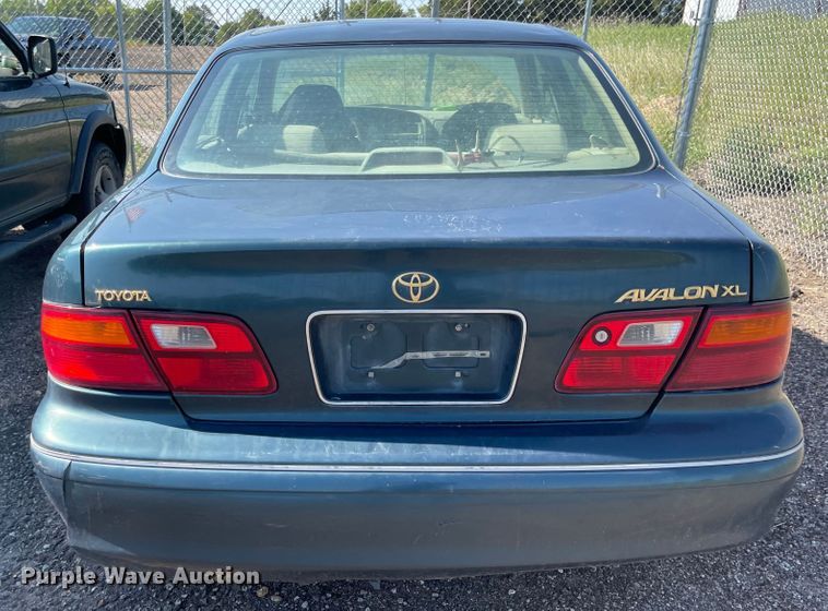 image for item MU9025 1999 Toyota Avalon