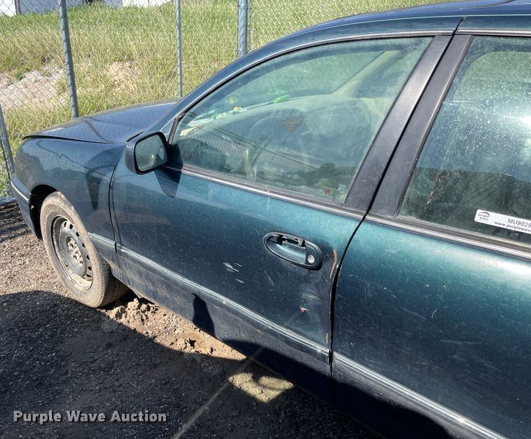 image for item MU9025 1999 Toyota Avalon