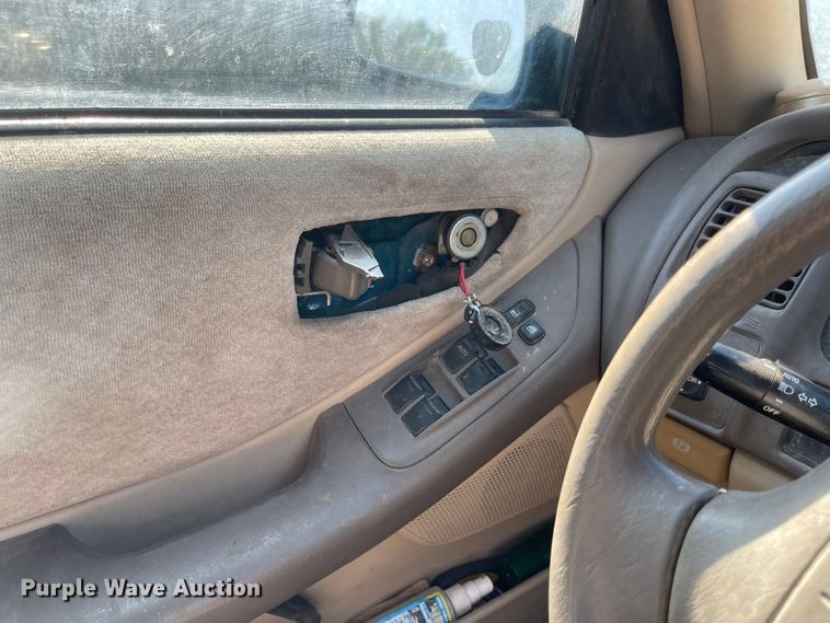 image for item MU9025 1999 Toyota Avalon