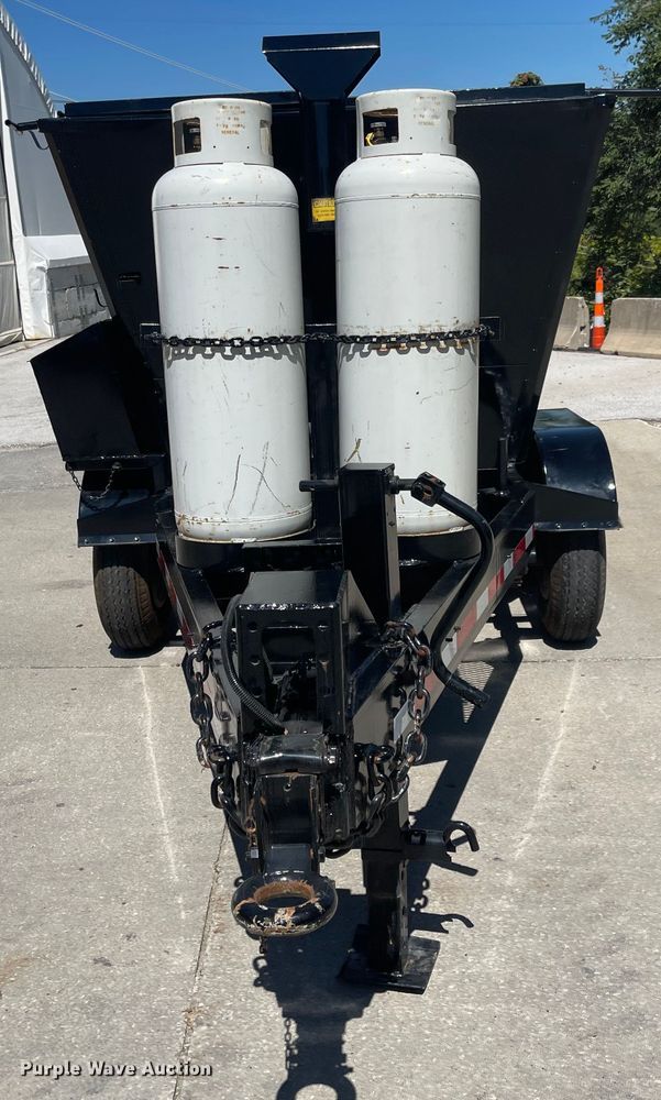 image for item MU9116 Roadmaster 300J  asphalt trailer