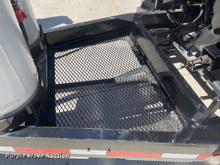 image for item MU9116 Roadmaster 300J  asphalt trailer