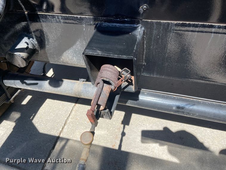 image for item MU9116 Roadmaster 300J  asphalt trailer