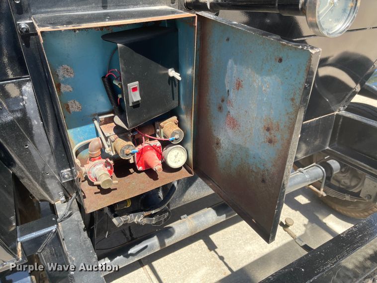 image for item MU9116 Roadmaster 300J  asphalt trailer