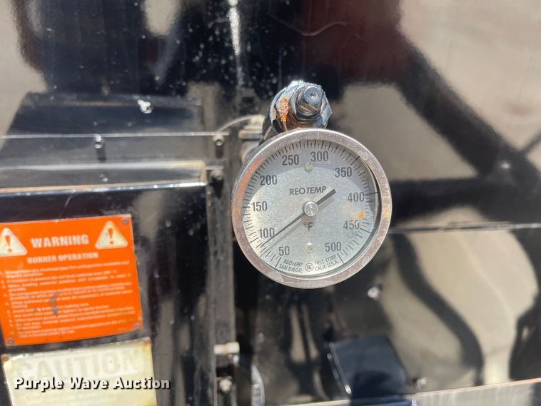 image for item MU9116 Roadmaster 300J  asphalt trailer