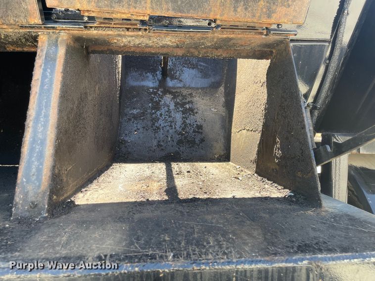 image for item MU9116 Roadmaster 300J  asphalt trailer