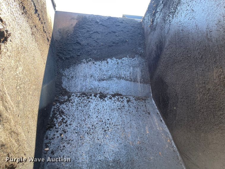 image for item MU9116 Roadmaster 300J  asphalt trailer