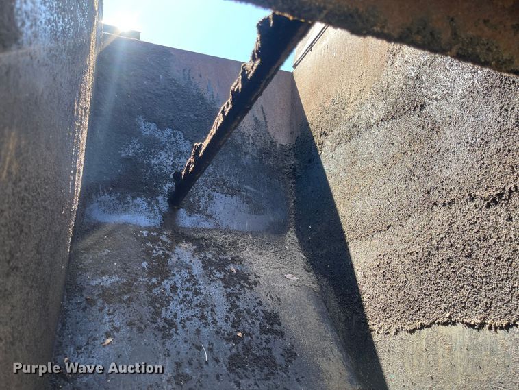 image for item MU9116 Roadmaster 300J  asphalt trailer