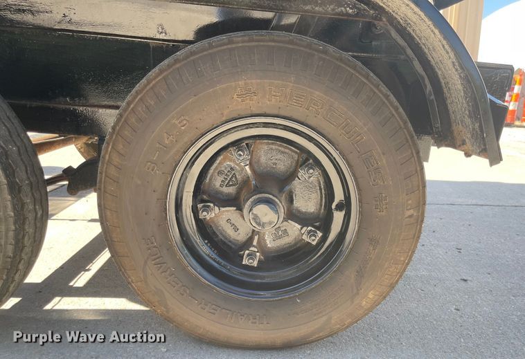 image for item MU9116 Roadmaster 300J  asphalt trailer