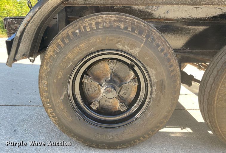 image for item MU9116 Roadmaster 300J  asphalt trailer