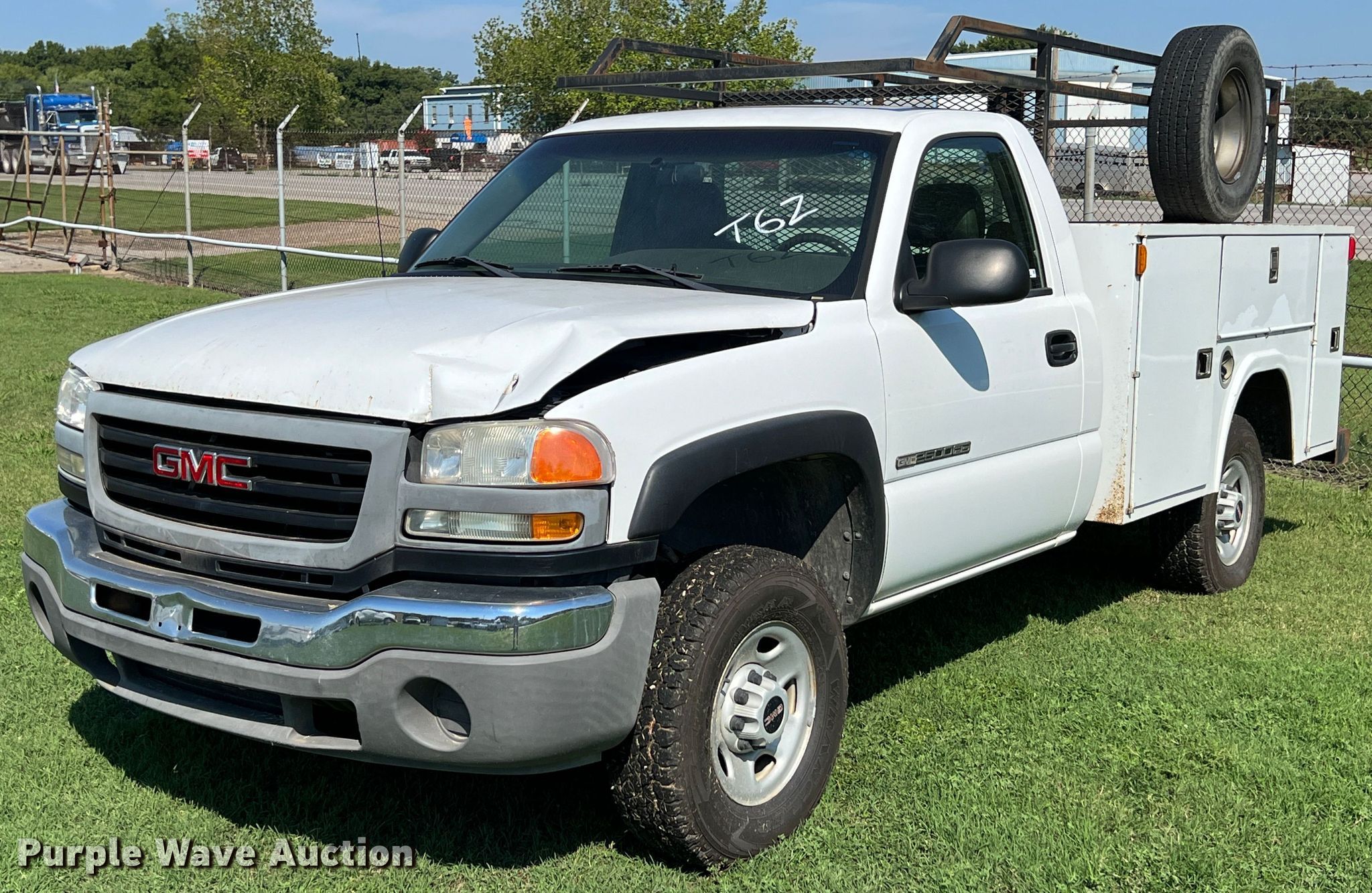 2005 GMC Sierra 2500HD utility bed pickup truck in Chouteau, OK Item