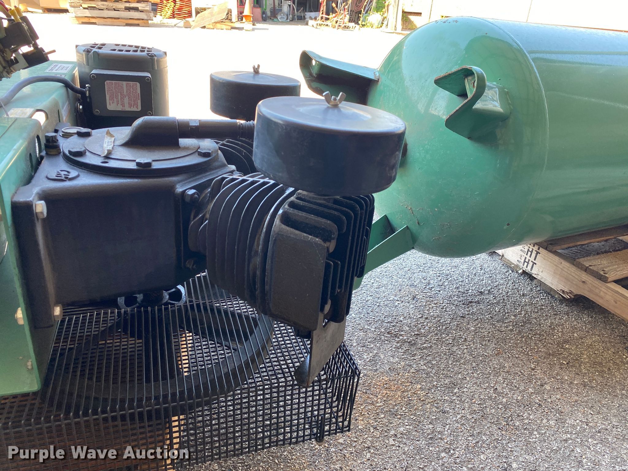 Speedaire air compressor in Tulsa, OK Item JA9075 sold Purple Wave