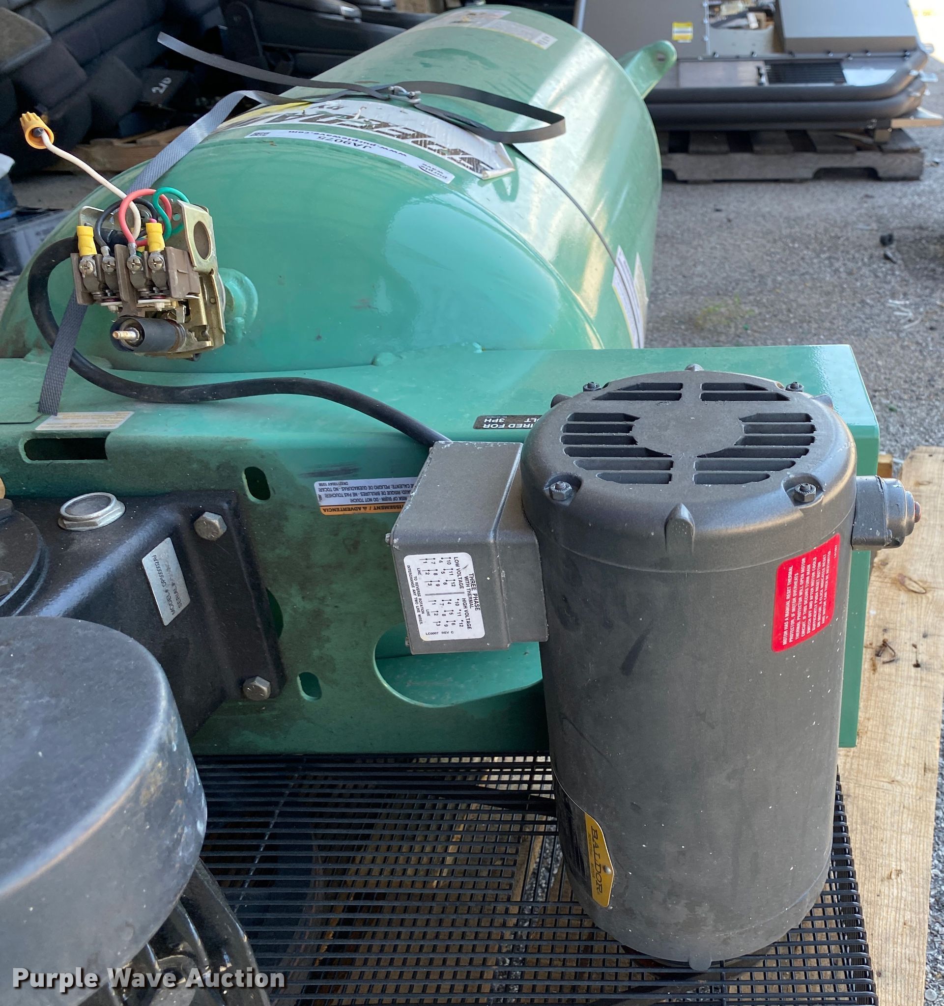 Speedaire air compressor in Tulsa, OK Item JA9075 sold Purple Wave