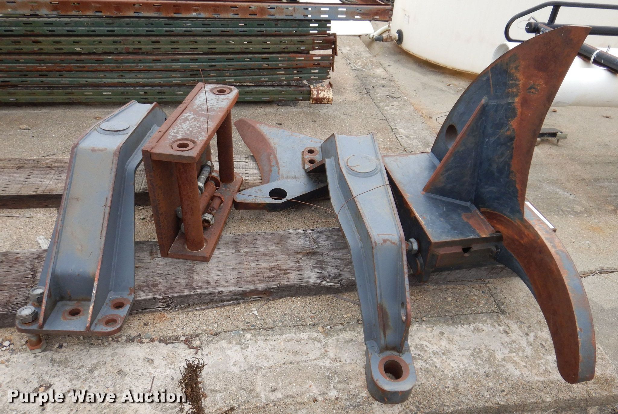 Gradall tree shear in Knoxville, IA Item KP9415 sold Purple Wave