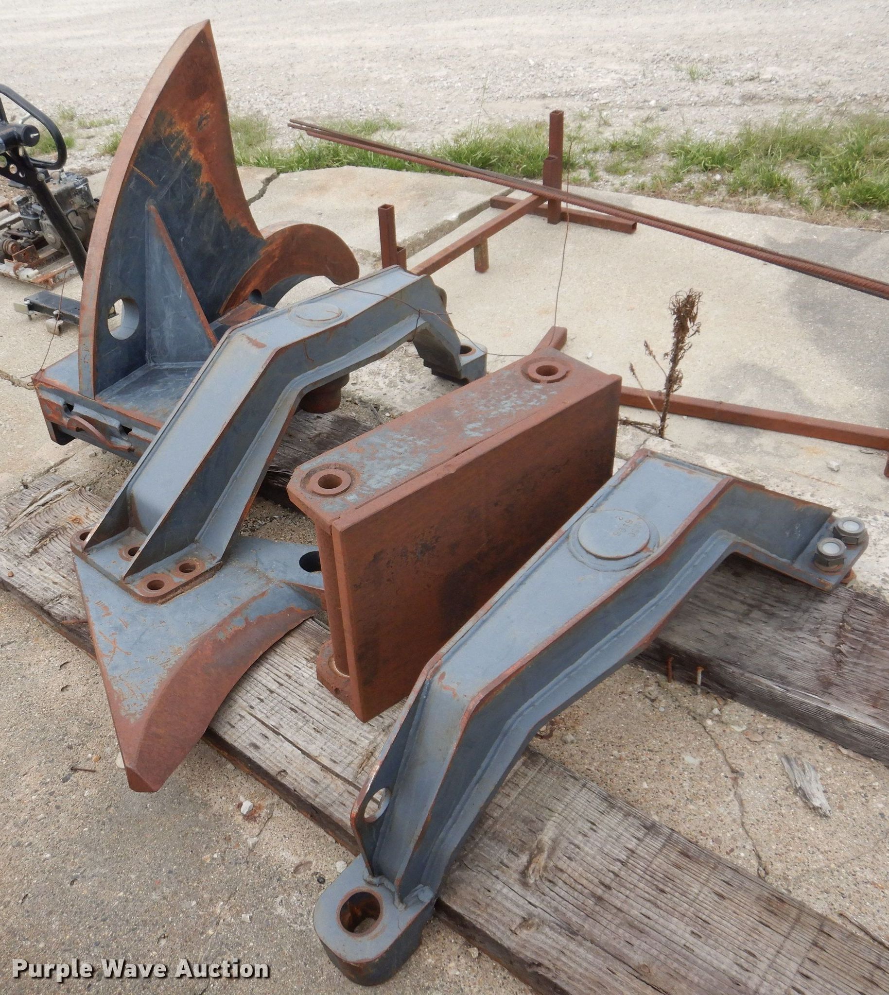 Gradall tree shear in Knoxville, IA Item KP9415 sold Purple Wave