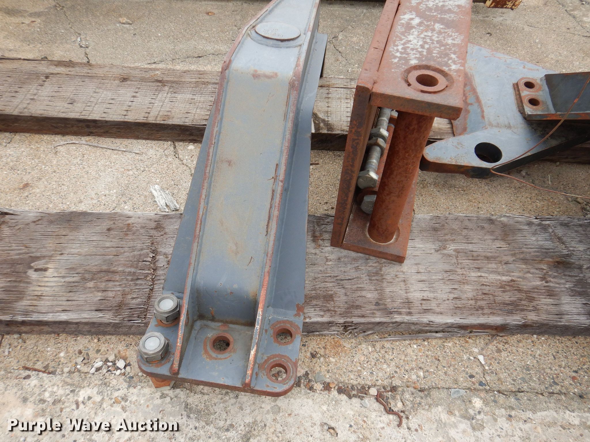 Gradall tree shear in Knoxville, IA Item KP9415 sold Purple Wave