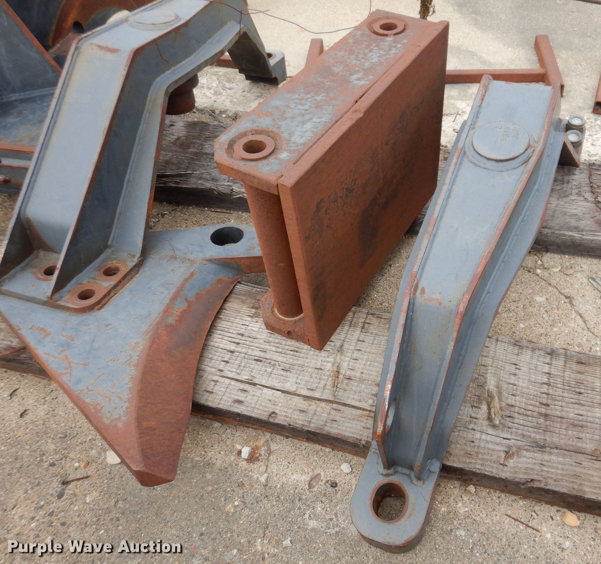 Gradall tree shear in Knoxville, IA Item KP9415 sold Purple Wave