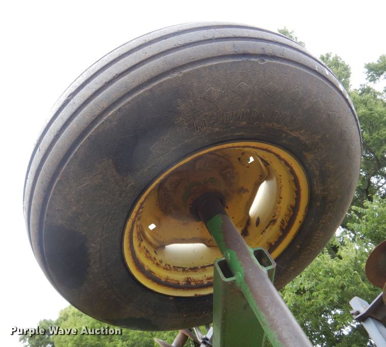 image for item DB7801 John Deere 630  tandem disk