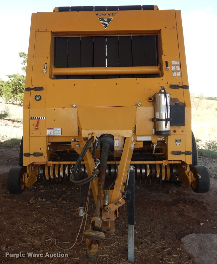 image for item DB7819 Vermeer 605 Super M  round baler