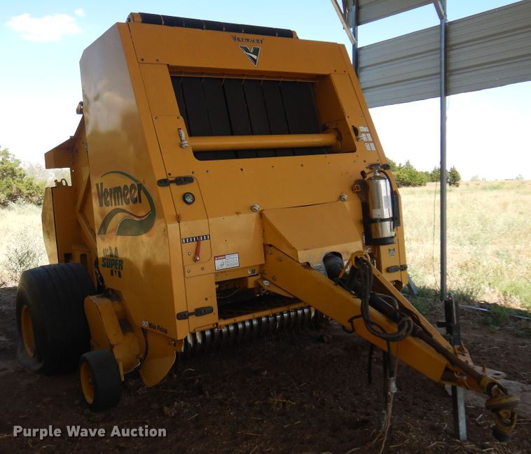 image for item DB7819 Vermeer 605 Super M  round baler