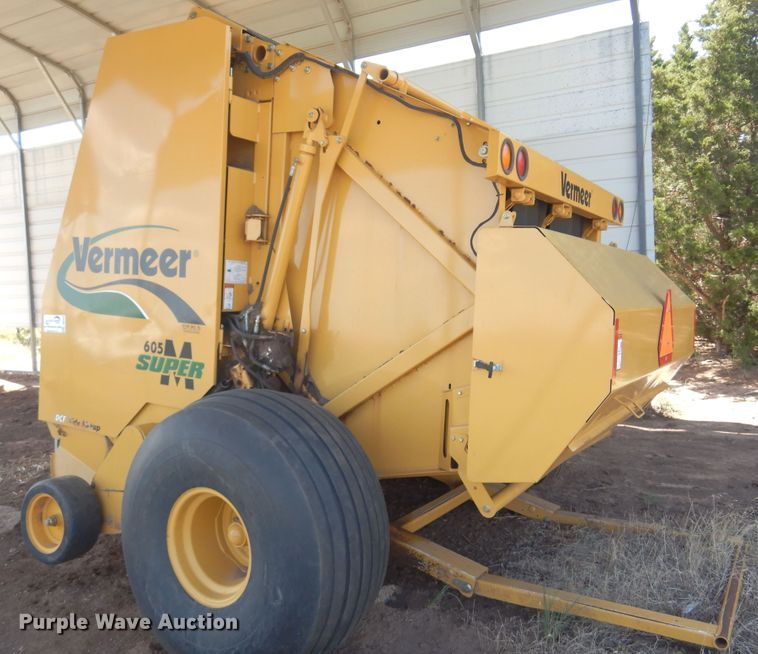 image for item DB7819 Vermeer 605 Super M  round baler