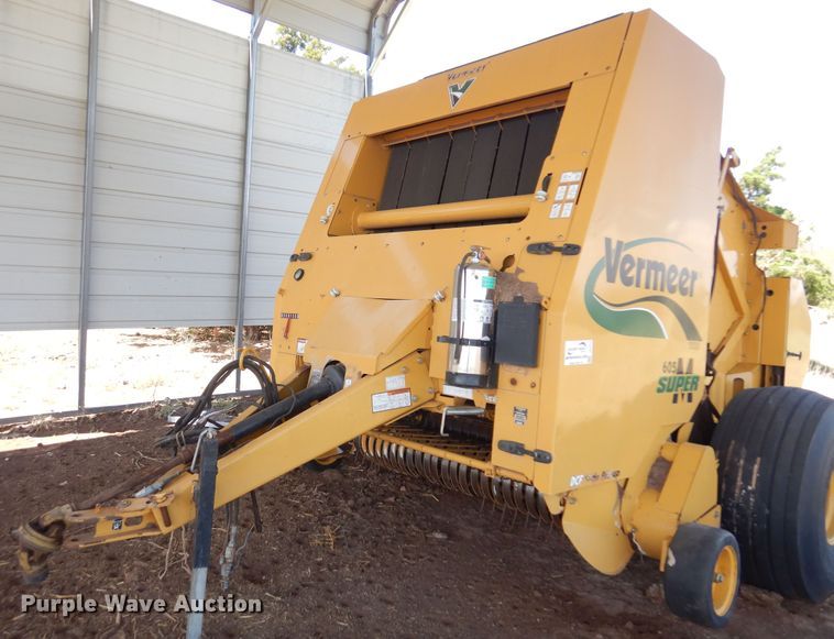 image for item DB7819 Vermeer 605 Super M  round baler