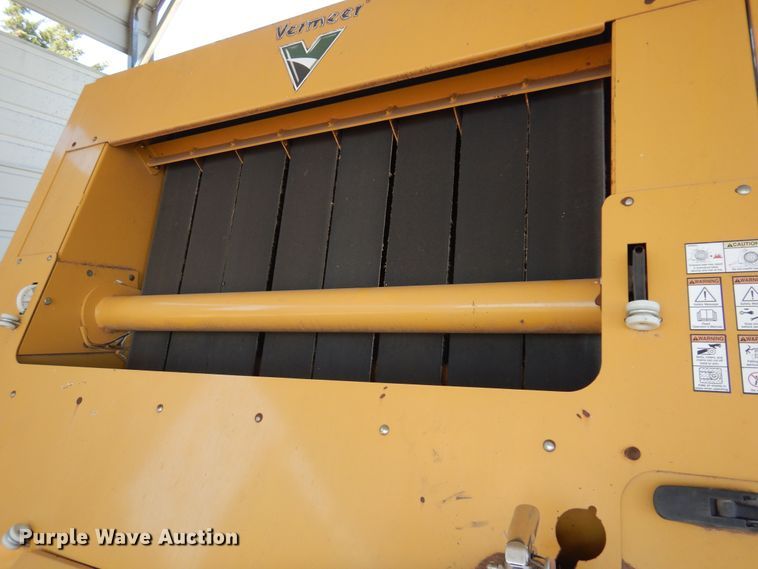 image for item DB7819 Vermeer 605 Super M  round baler