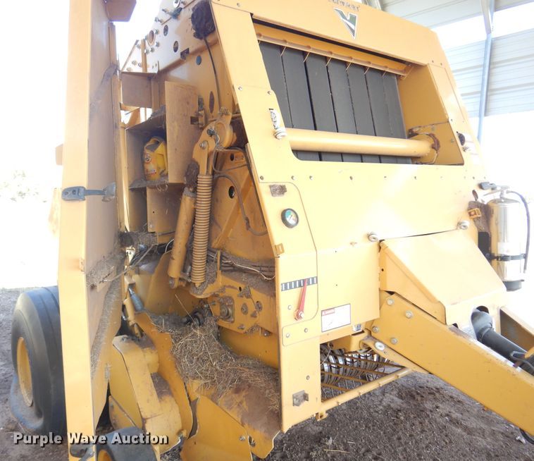 image for item DB7819 Vermeer 605 Super M  round baler