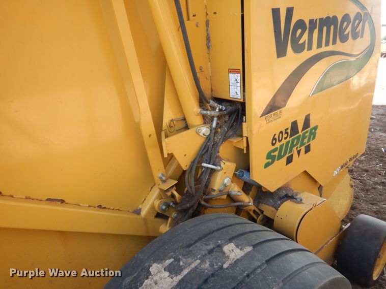 image for item DB7819 Vermeer 605 Super M  round baler