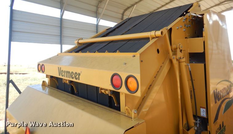 image for item DB7819 Vermeer 605 Super M  round baler