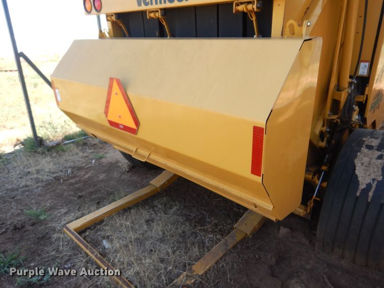 image for item DB7819 Vermeer 605 Super M  round baler