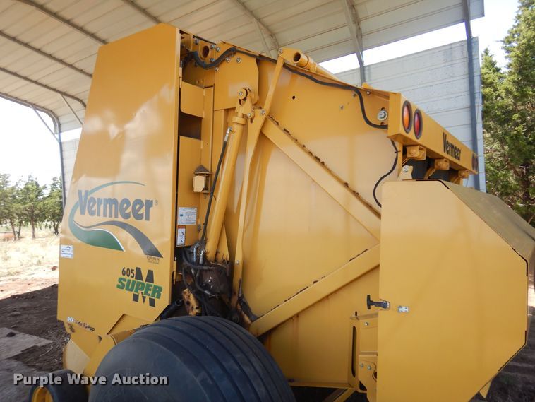 image for item DB7819 Vermeer 605 Super M  round baler