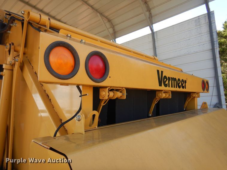 image for item DB7819 Vermeer 605 Super M  round baler