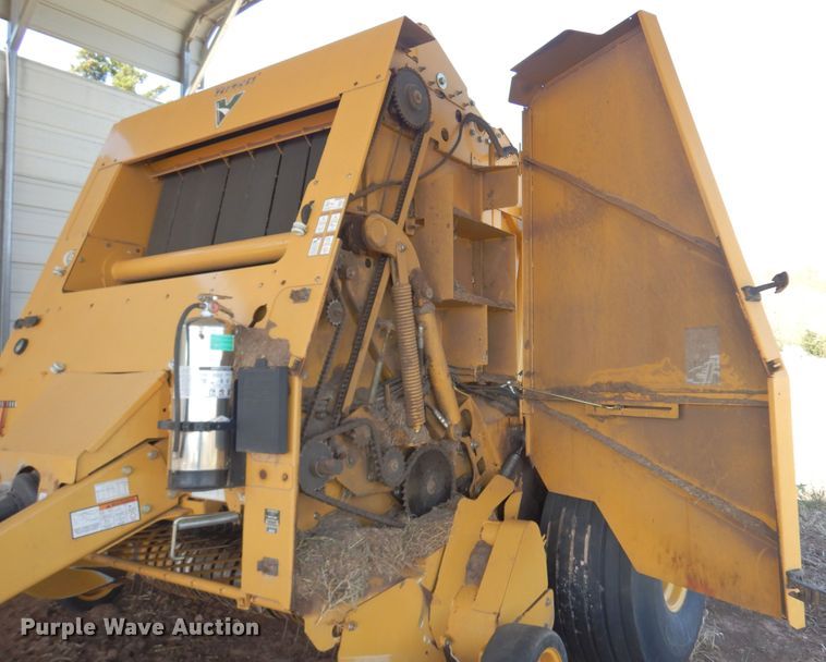 image for item DB7819 Vermeer 605 Super M  round baler