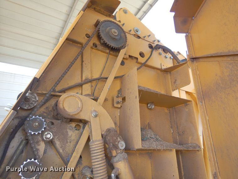 image for item DB7819 Vermeer 605 Super M  round baler